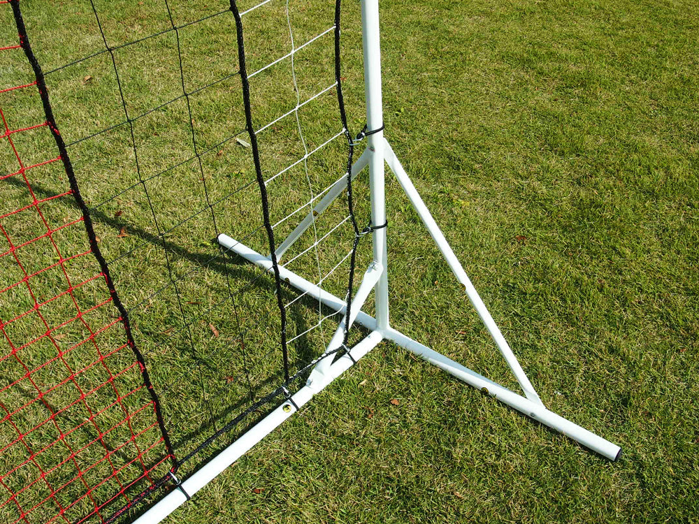 壁打ちリバウンダー(跳ね返るサッカーゴール)。一人でキックと