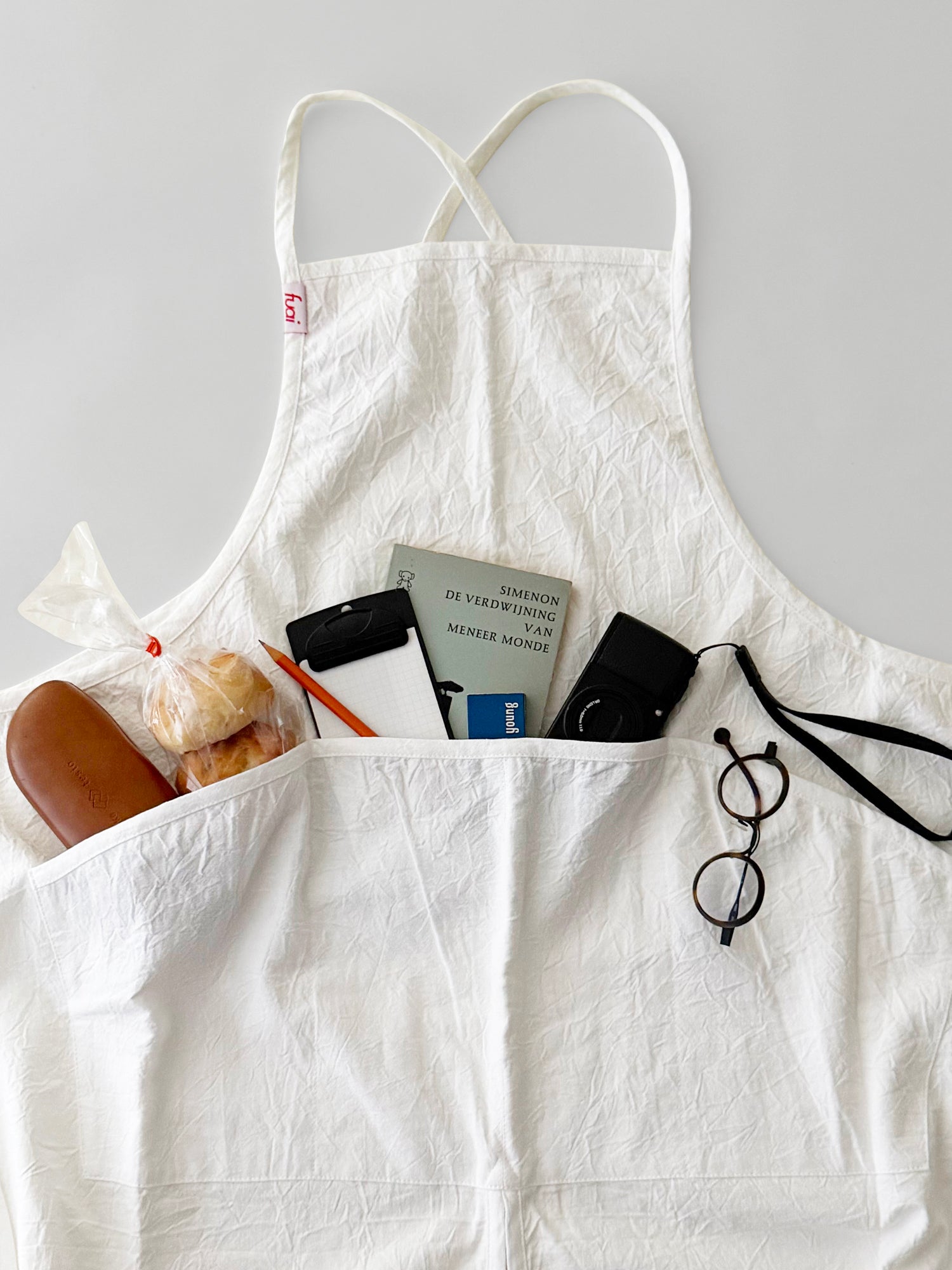 kangaroo apron / white – fuai