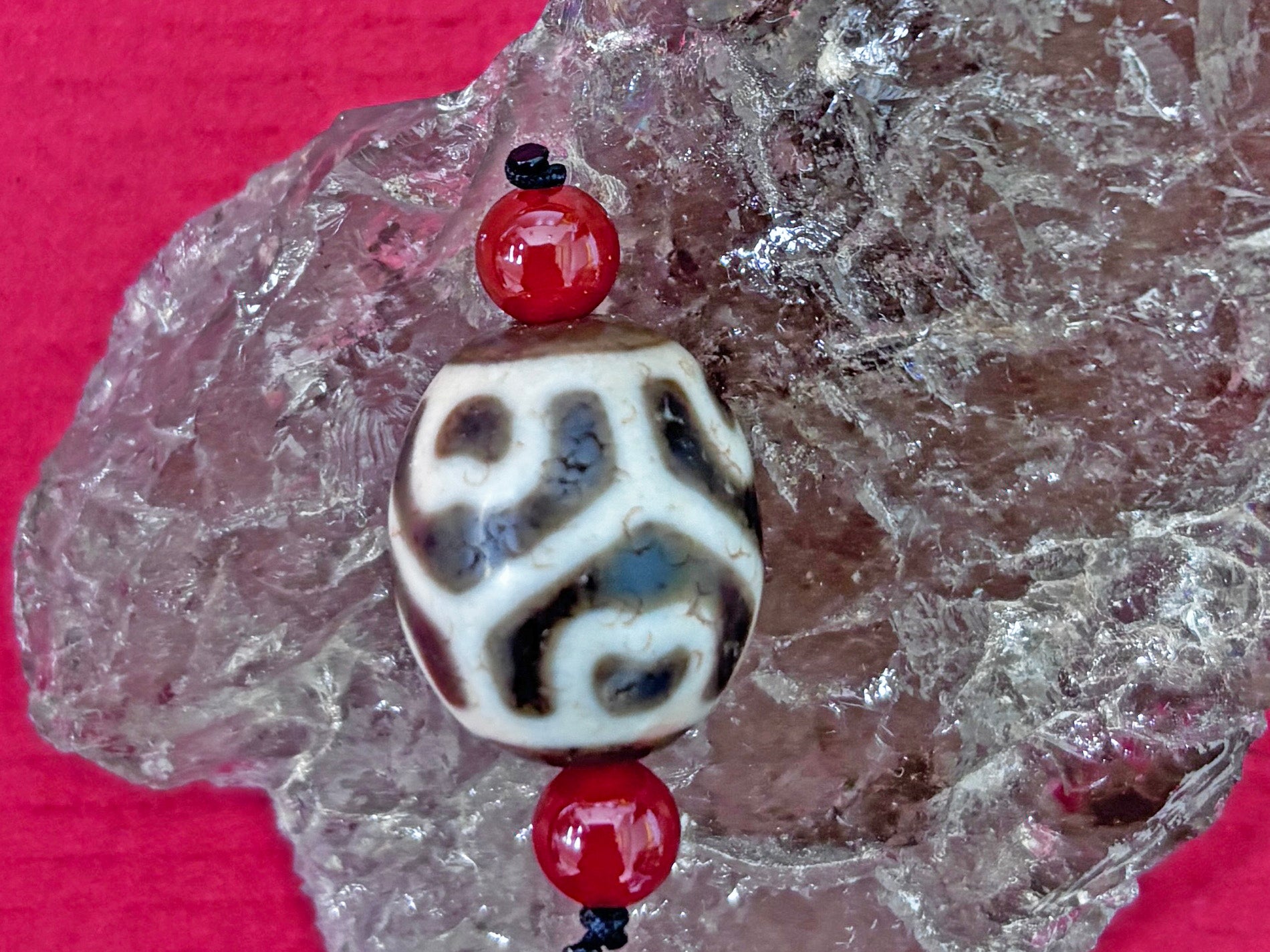 亀甲蓮花天珠・老礦伝承天珠 – 天然石の店 ふうちゃん