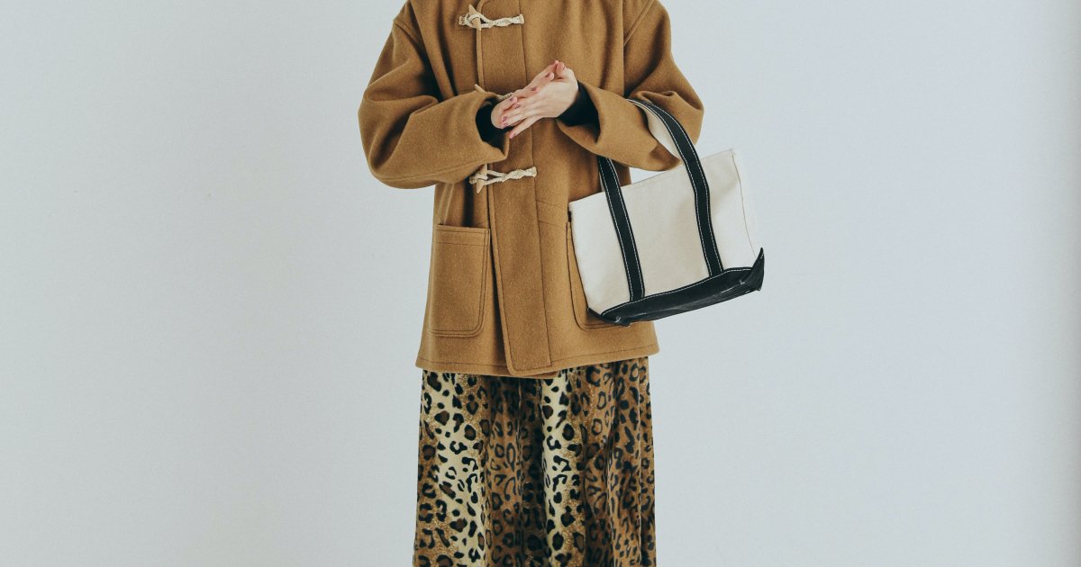 レオパード柄スカートはダッフルコートで大人っぽい着こなしに