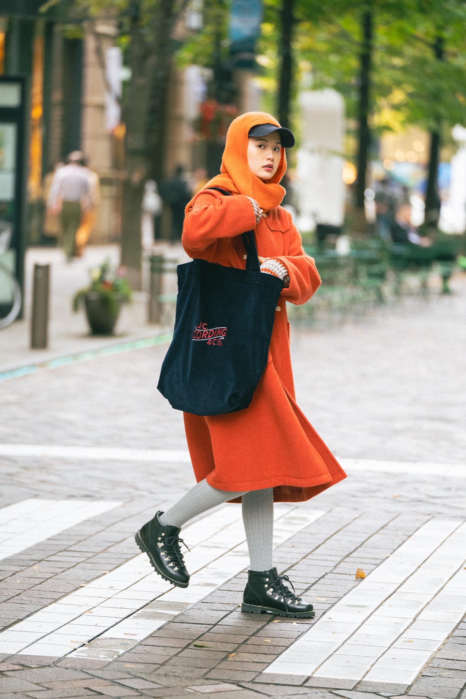 冬はあったかオレンジで気分を上げて！ダッフルコートが着たい【FUDGE