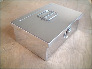 ステンレス救急箱｜ステンレスインテリア工房 藤本製作所