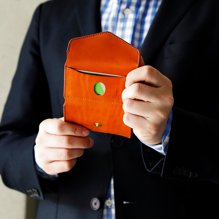 池之端銀革店】Cramp イタリアンシュリンクレザー リフィル付きカード