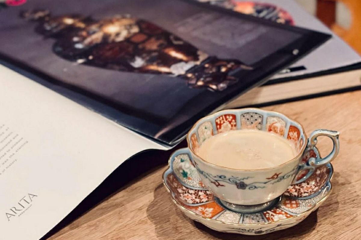 染錦金彩鳳凰 菊割紅茶碗皿 | 有田焼 深川製磁｜公式オンラインストア