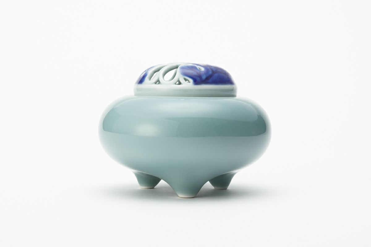 泉山青磁 菊蓋香炉 | 有田焼 深川製磁｜公式オンラインストア