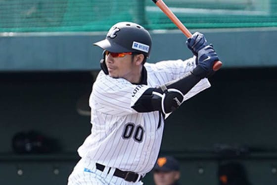ロッテ鳥谷、「感謝」の初実戦 移籍後初安打で3の1、守備では超美技