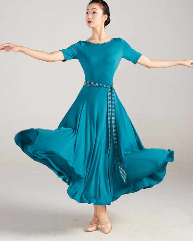 社交ダンスのスカート付きドレスおすすめ15選！動きやすさと華やかさを