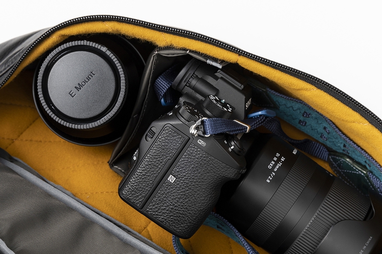 レザーボディバッグ ブラック｜FURIKAKE デザイン