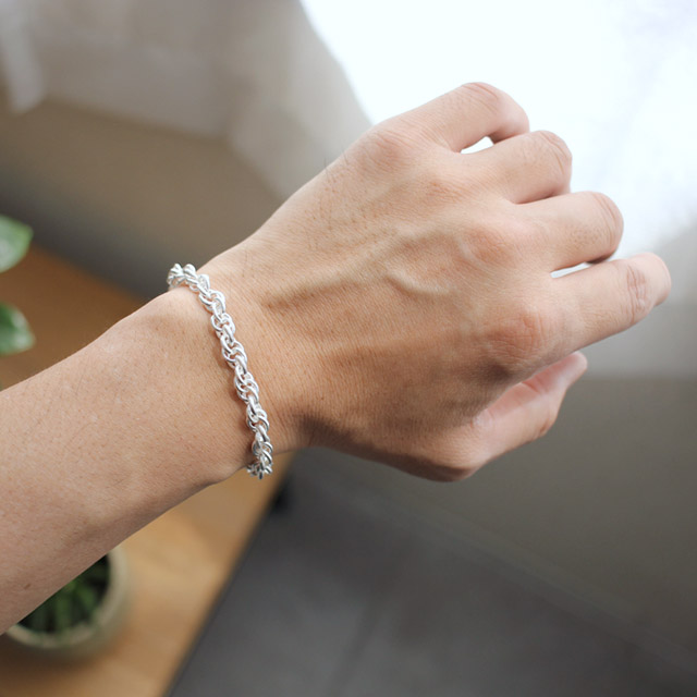 JeP – Siliver Chain Brecelet.