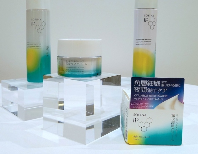 朝起きても肌がツヤツヤ、つるん！ SOFINA iP「深夜浸透クリーム」の角
