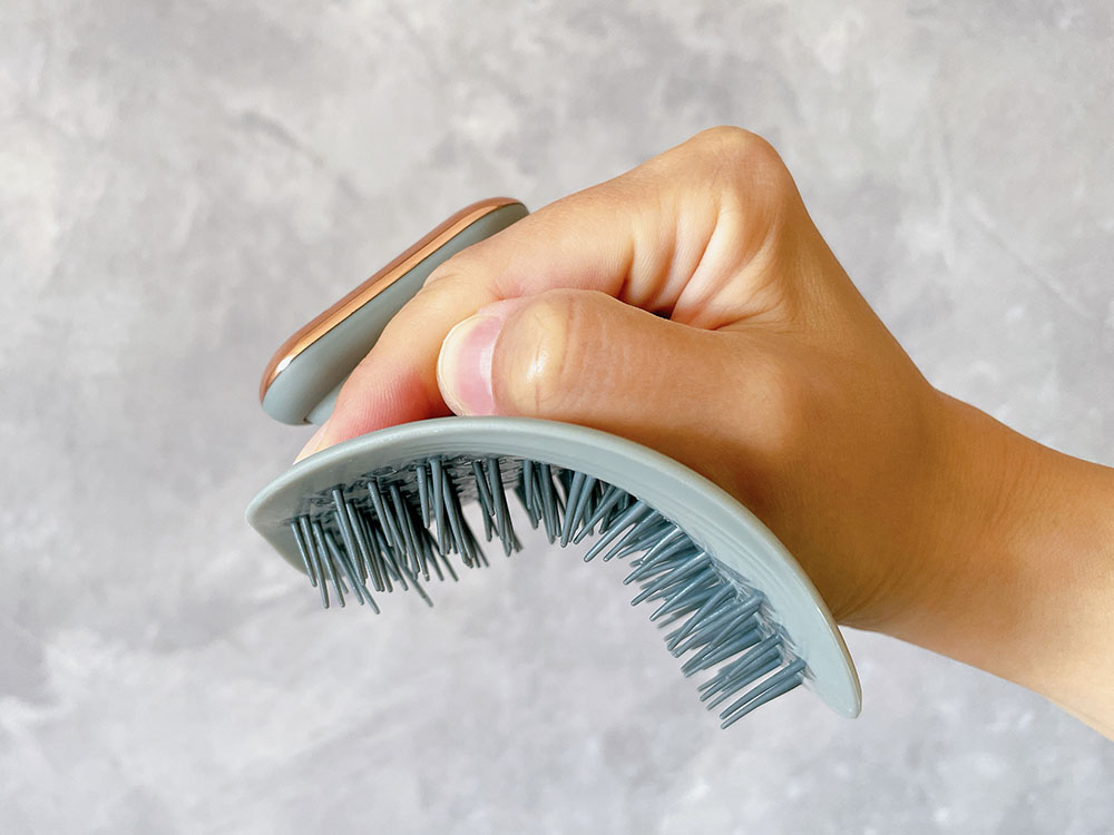 秋の頭皮ケアはこれ！新感覚のスカルプ＆ヘアケアブラシ「MANTA