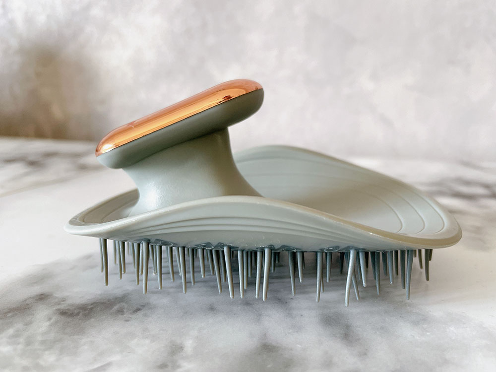 秋の頭皮ケアはこれ！新感覚のスカルプ＆ヘアケアブラシ「MANTA