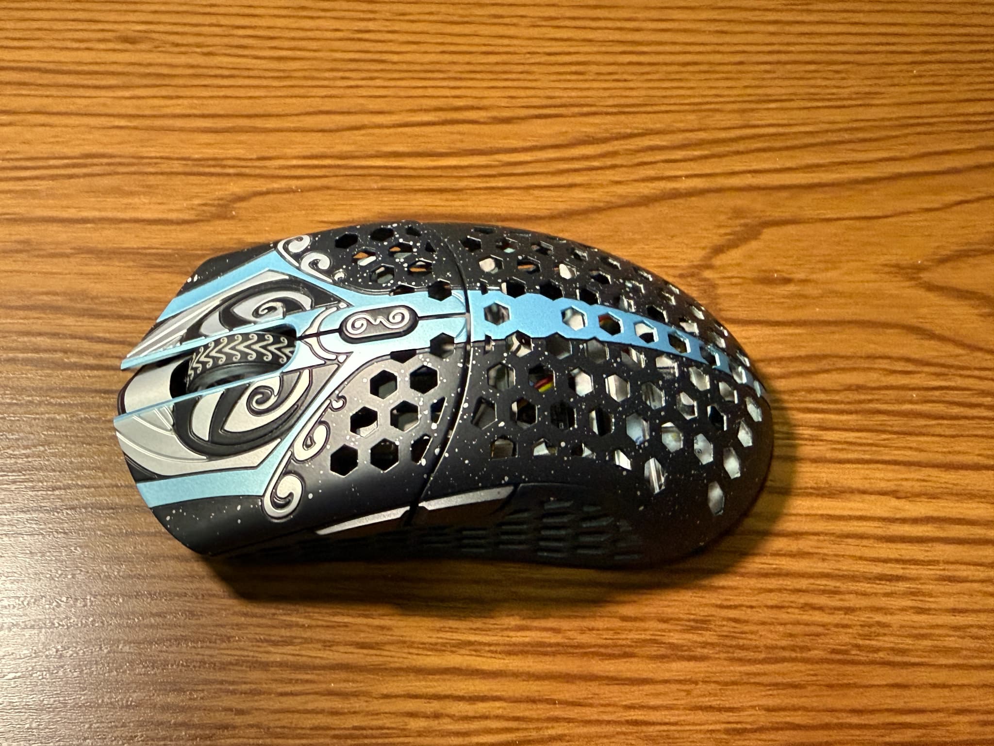 Finalmouse Starlight-12 Phantom レビュー｜軽量性と高級感を兼ね備え