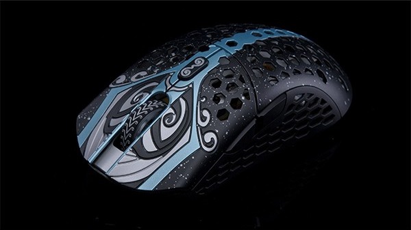 Finalmouse Starlight-12 Phantom レビュー｜軽量性と高級感を兼ね備え