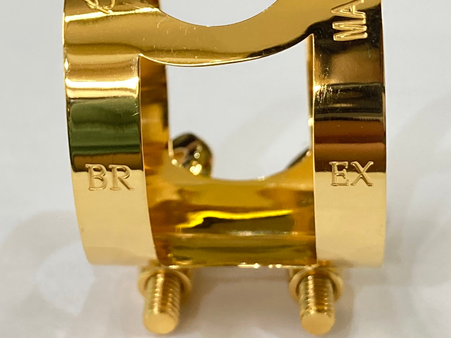 ブルズアイ バリトンサックス用リガチャー ルソーサイズ GP – 楽器王