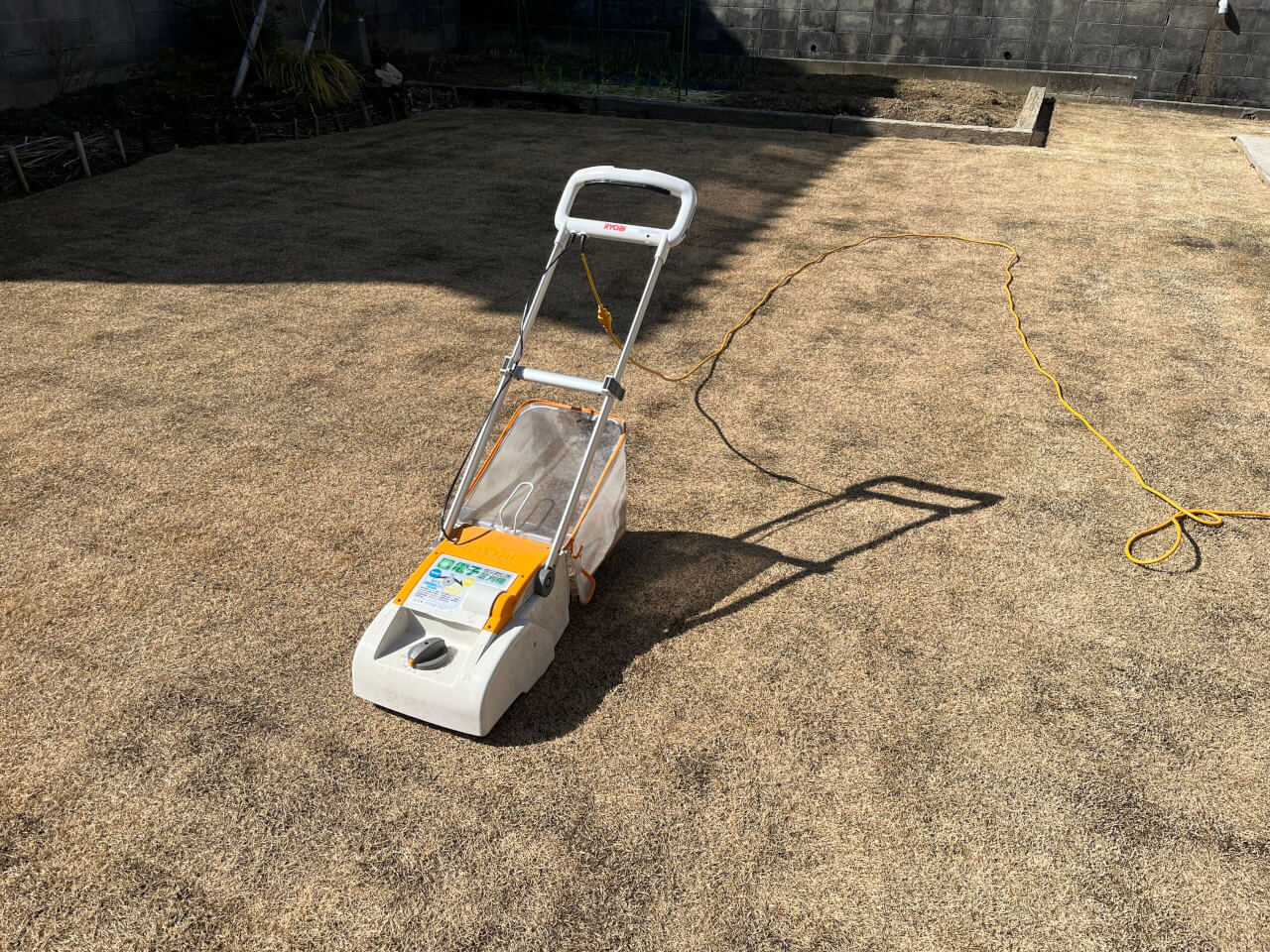 京セラ（旧リョービ）電動芝刈り機LM-2310サッチング刃を使ってみた