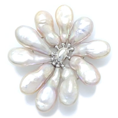 Qoo10] 田崎真珠 バロックパール ブローチ フラワーモチー