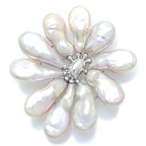 Qoo10] 田崎真珠 バロックパール ブローチ フラワーモチー