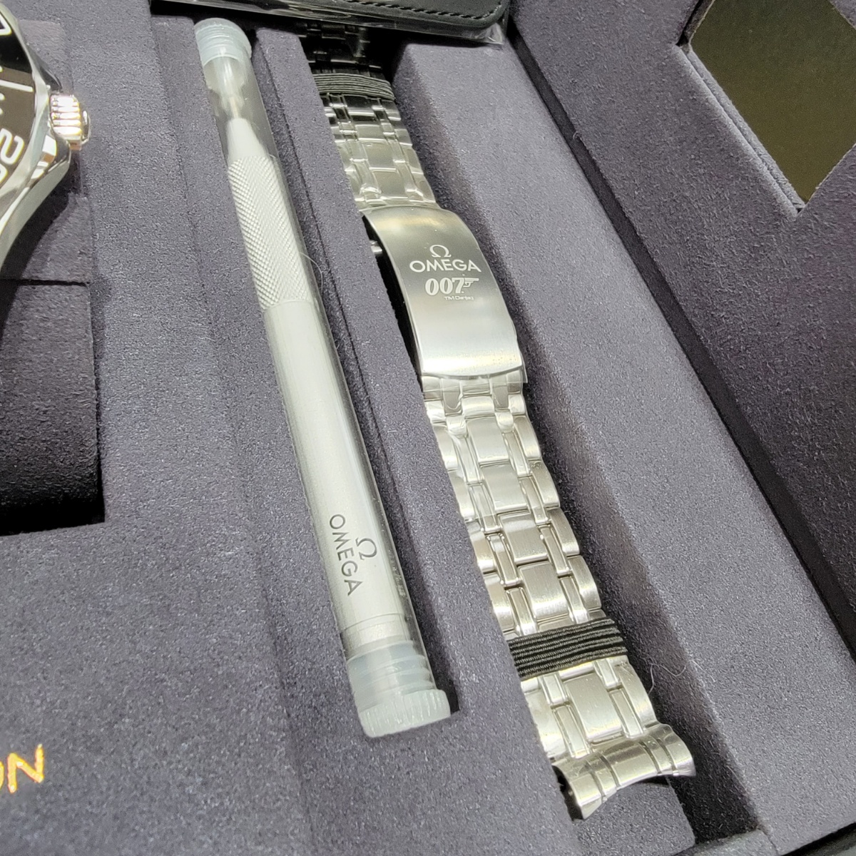 007 No Time to Die 公開記念 オメガ シーマスターダイバー300 女王