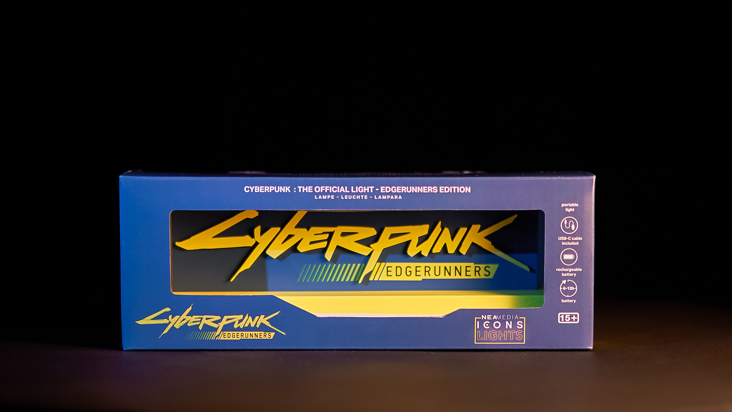 サイバーパンクエッジランナーズ ロゴライト – インフォレンズ・ギーク