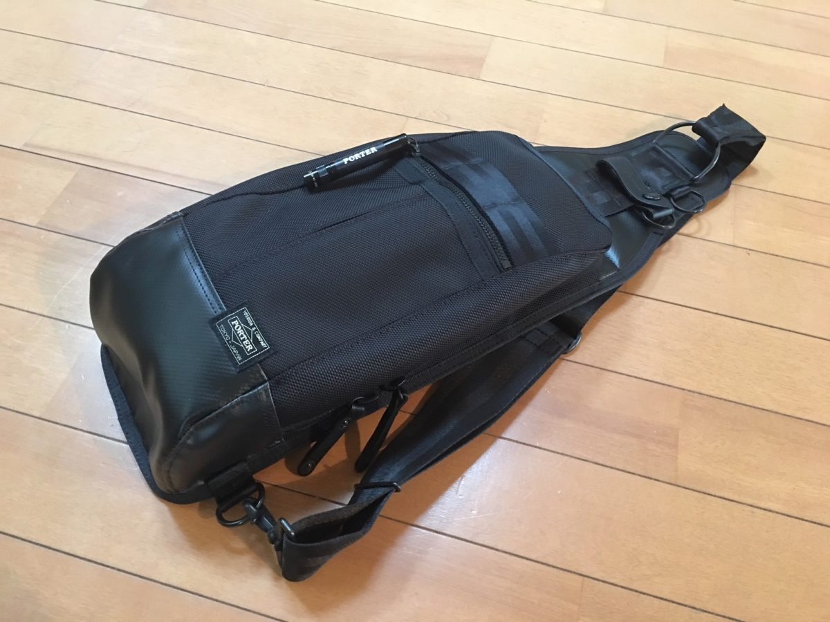 マグライトが付属! コンパクトで男気溢れるPORTER / HEATの「SLING
