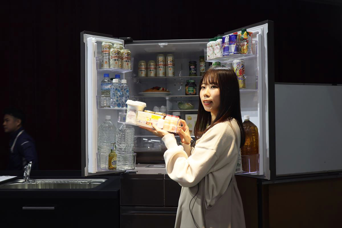 理想のケース」が付属！ 三菱電機の冷蔵庫「MZシリーズ」製造現場で