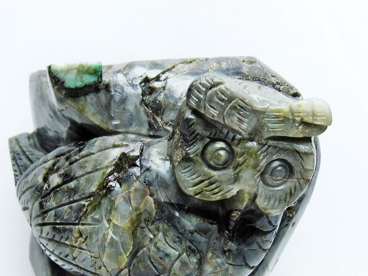 2.6Kgパワーストーン 天然石 エメラルド 手彫り フクロウ 置物[T583-1140]