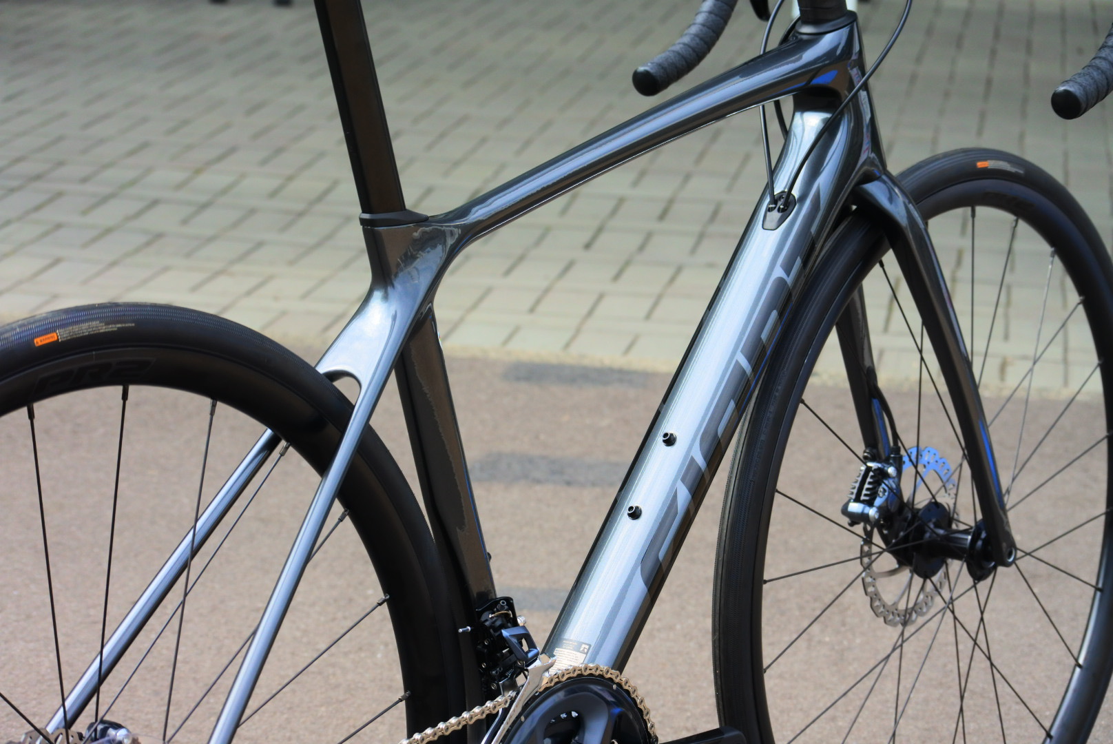 ロードバイク】TCR ADVANCED 1 DISC KOM 入荷 ｜ ジャイアントストア今治