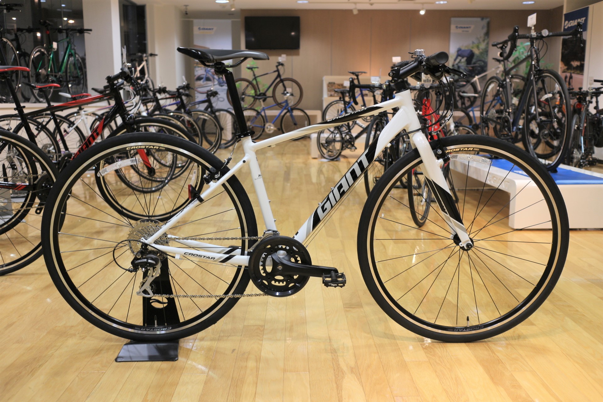 NEW」「GIANT」2021年早期モデル“CROSTAR”全色入荷！ ｜ ジャイアント