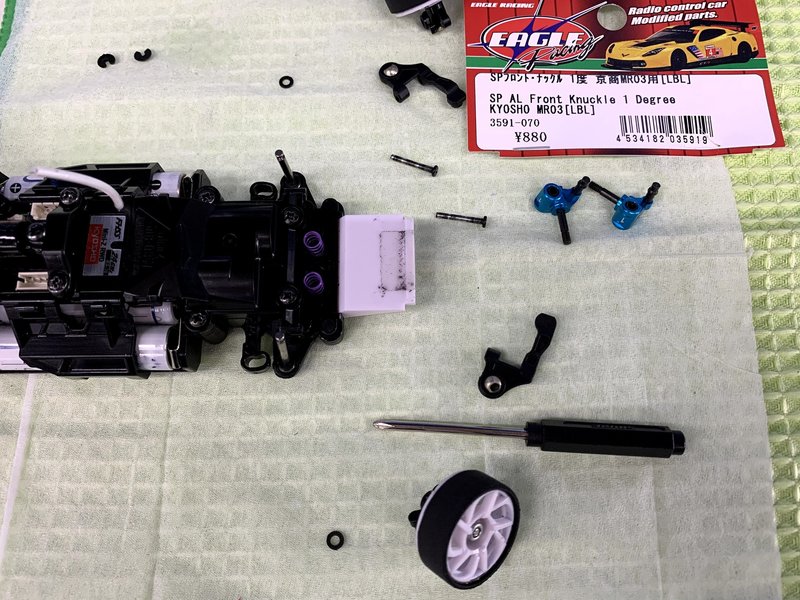 MINI-Z(ミニッツ)走行日誌 ステアリングブロックがまた折れる