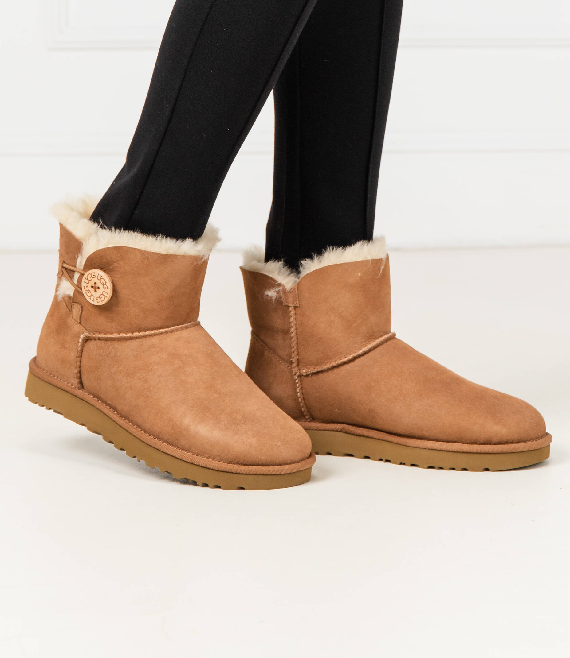 Leather snowboots Mini Bailey Button II UGG | with addition of