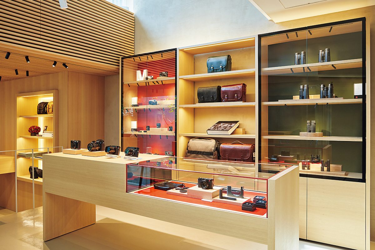 ホラン千秋、カメラマニア垂涎の逸品が揃う「ライカ表参道店」へ | GOETHE