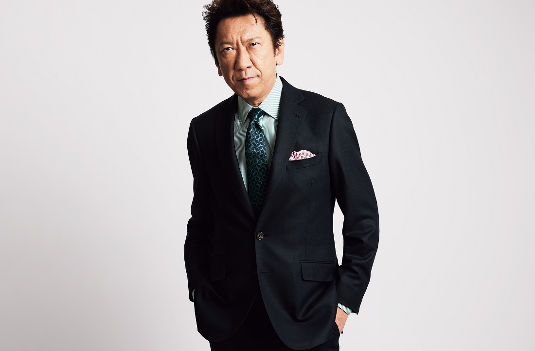 布袋寅泰】スーツを着て弾く1音は特別な響きになる | GOETHE