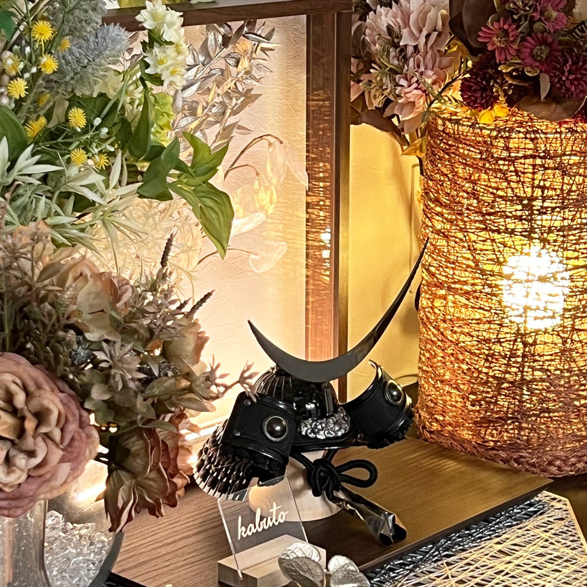 横幅35cm｜4号ブロンズ 伊達政宗兜飾り LUMIN｜アクリル板のモダンな