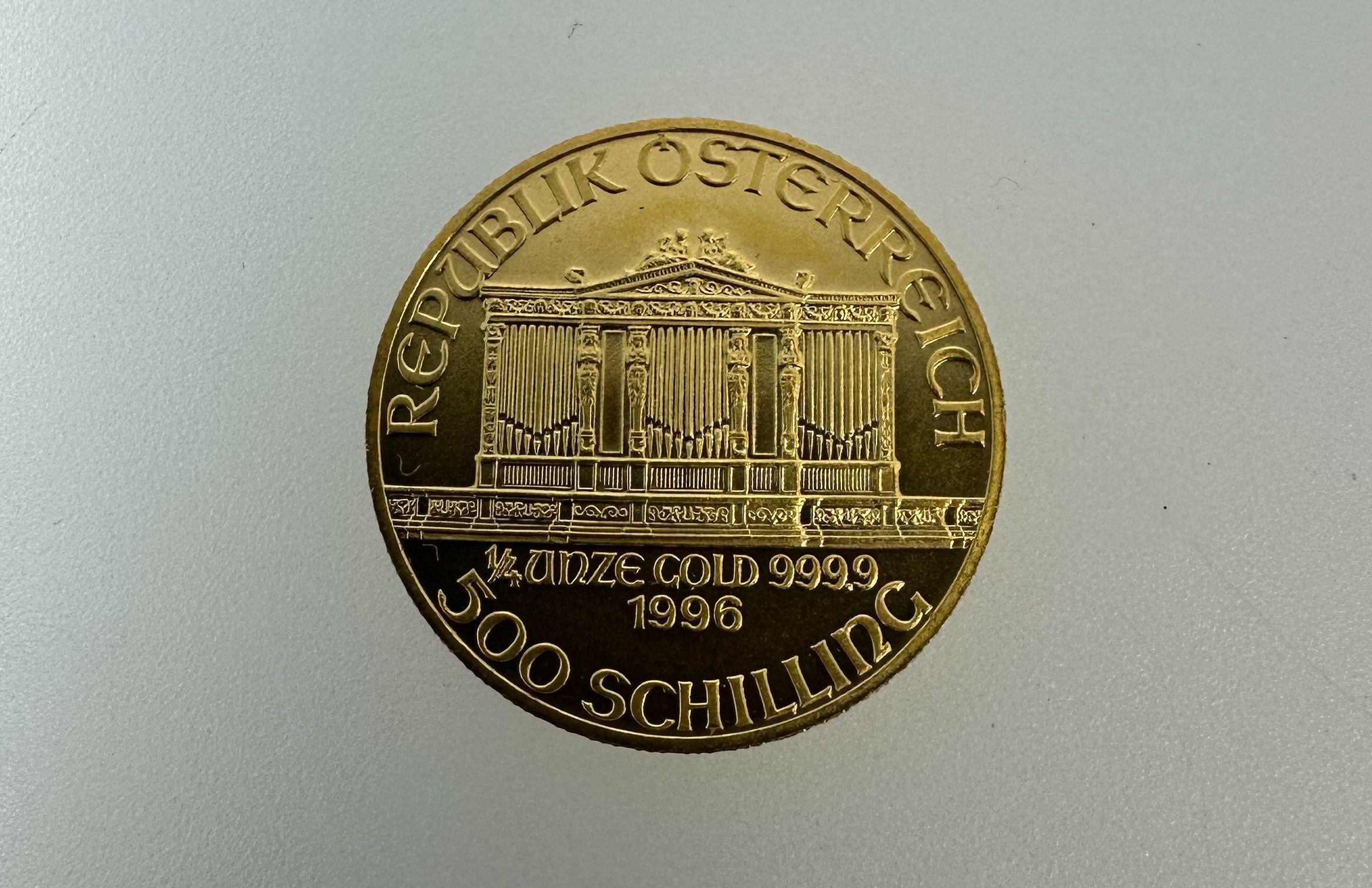 ウィーン金貨とメイプルリーフ金貨を徹底比較！価値があるのはどっち