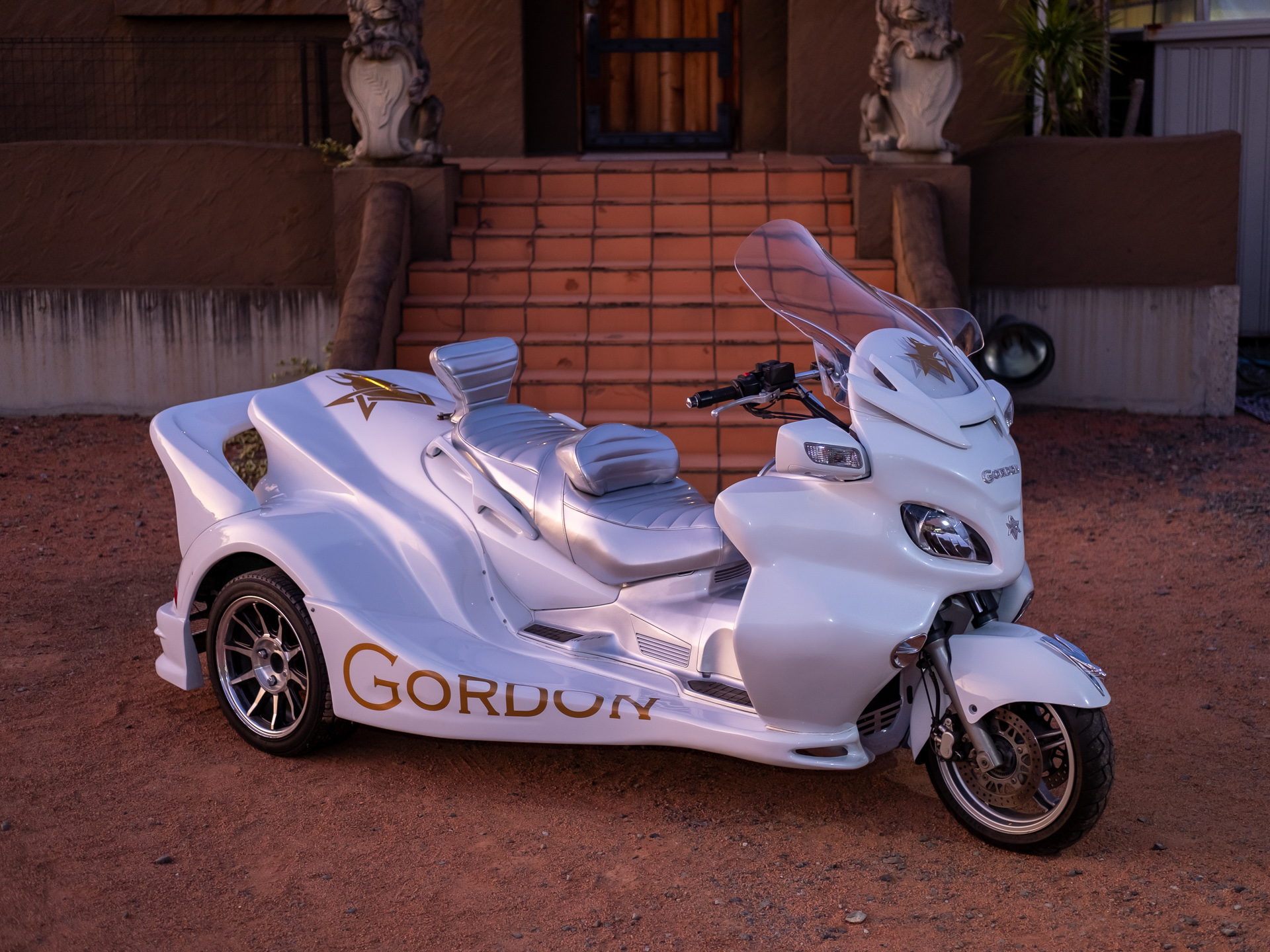 トライク | 認定中古車 GORDON スカイウェイブ650 | トライク |