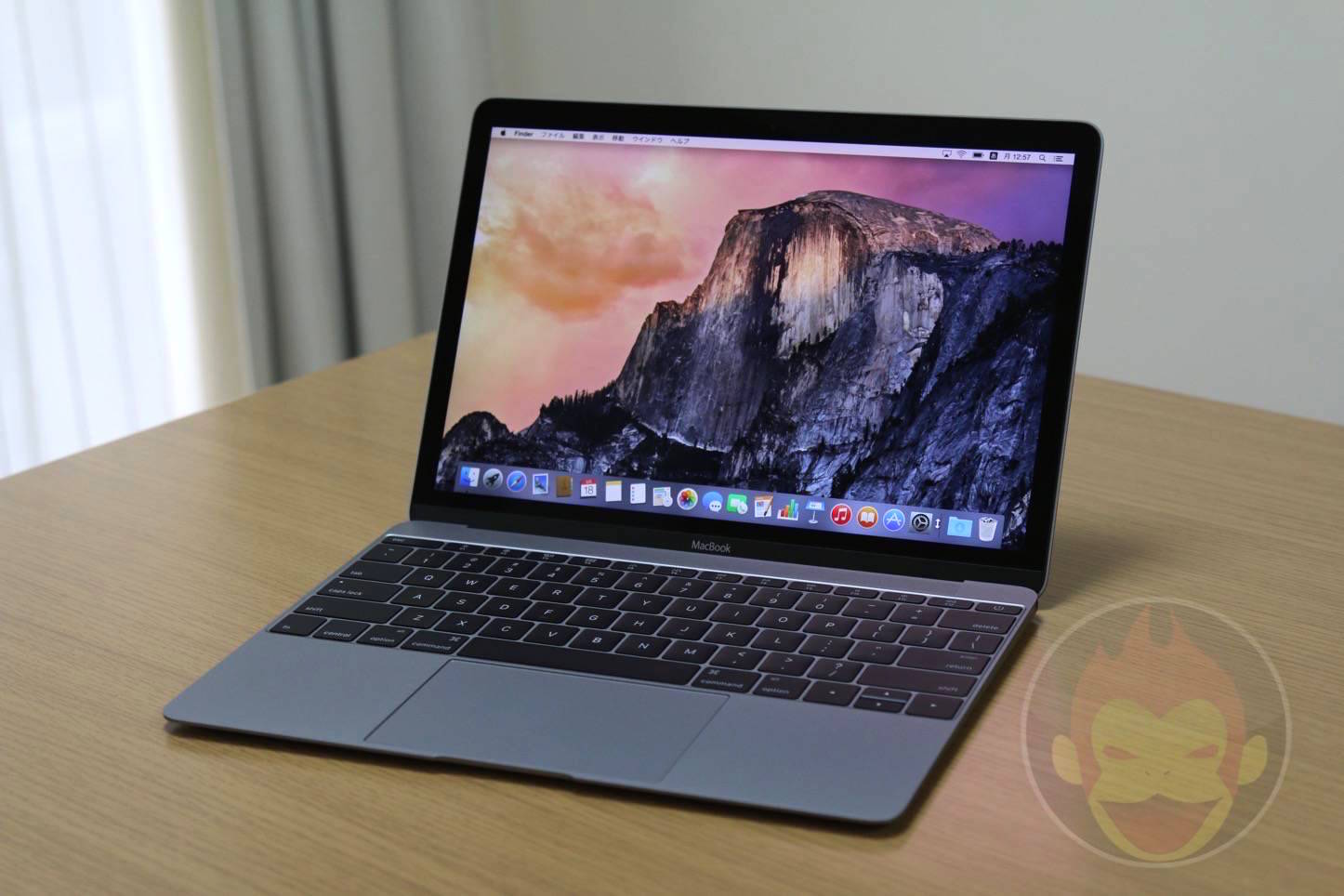 レビュー】薄くて美しい！12インチ型MacBookのスペースグレイモデルを