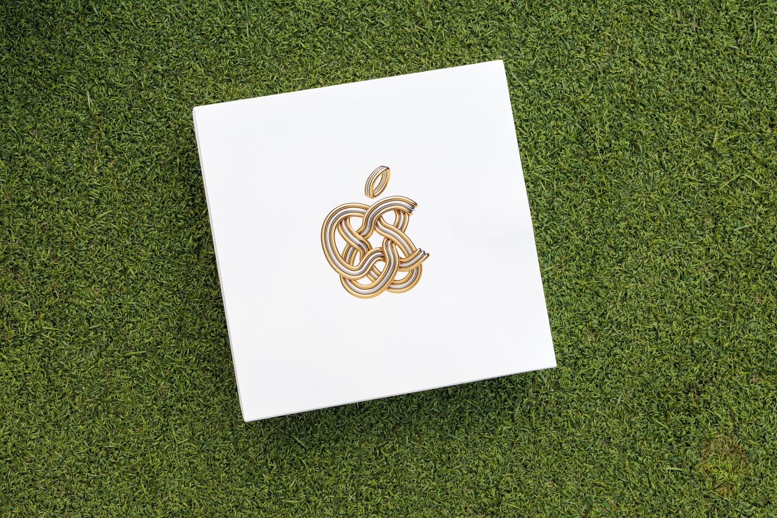 写真で見るApple銀座のオープン記念ノベルティ。トートバッグなど3点