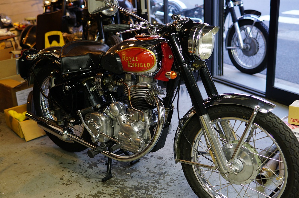 ロイヤルエンフィールドのサドルシートをカッコ良く取り付けたい