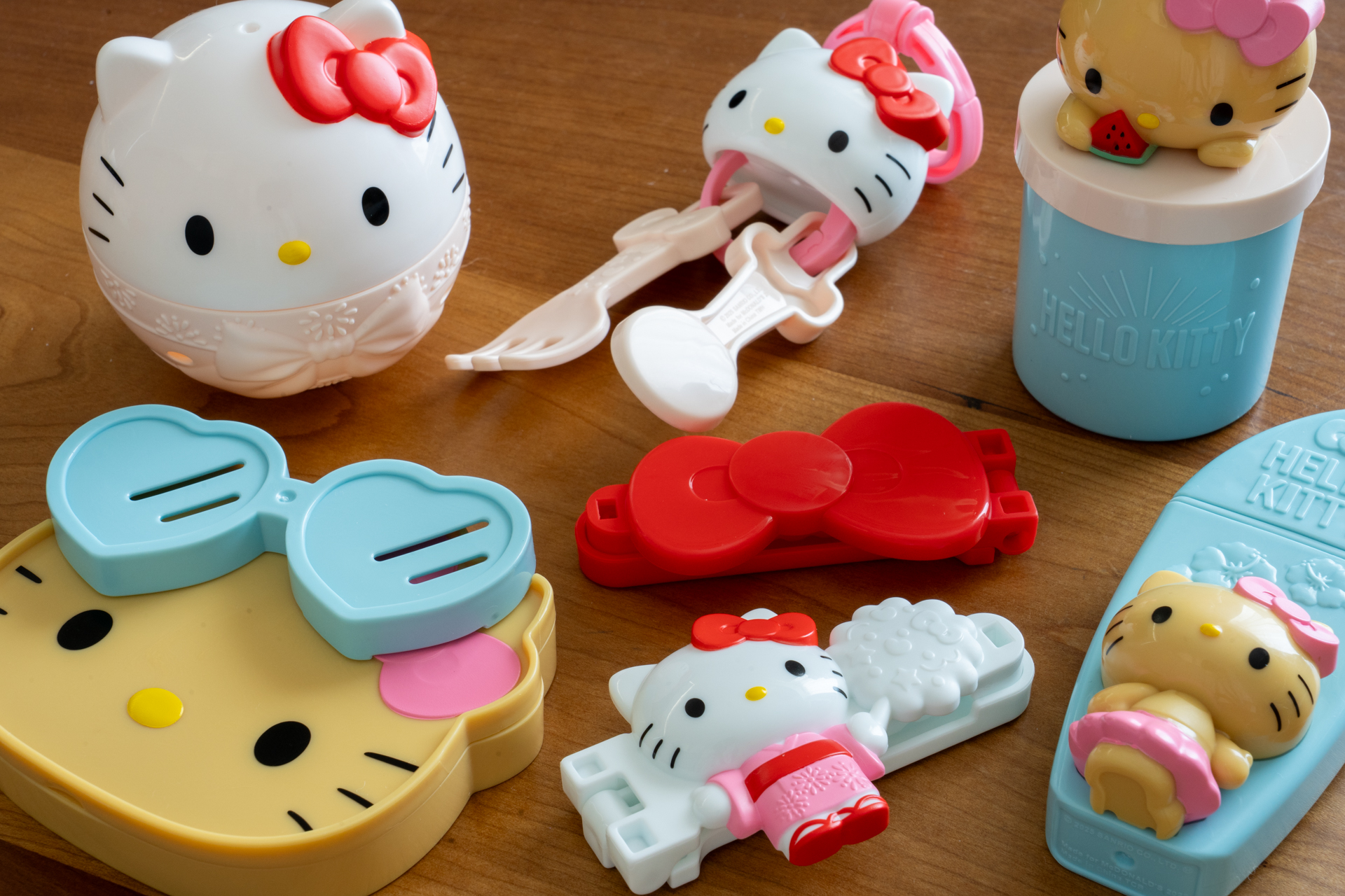 マクドナルド、ハッピーセットに「ハローキティ」登場！ 夏を楽しむ