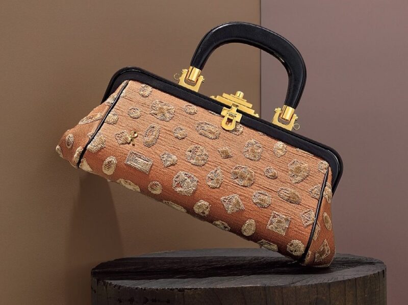 王妃が愛用したバッグ「ロベルタ ディ カメリーノ」の“バゴンギ”が復活