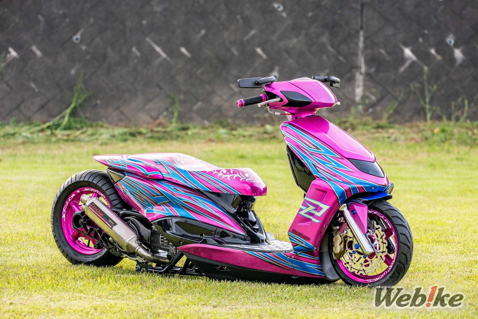 Colors in Motion: Yamaha CYGNUS X Custom by Yoshi
