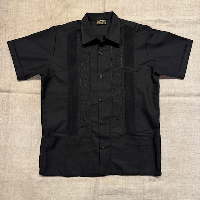ESTRELLA STANDARD S/S GUAYABERA BLACK | Glam Inc.