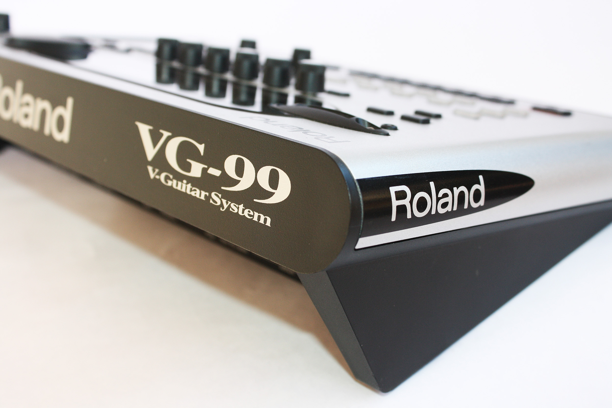 Roland VG-99 Advanced Dual Engine COSM Modeling Synthesizer