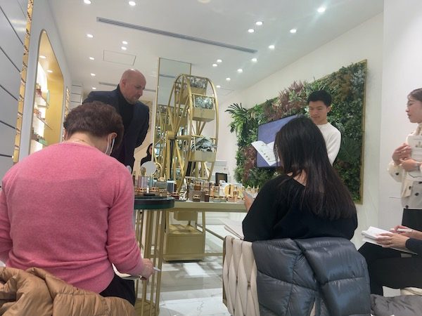 死海の塩のボディスクラブ、バスソルトにもなる「グラティエ」 | Cheer