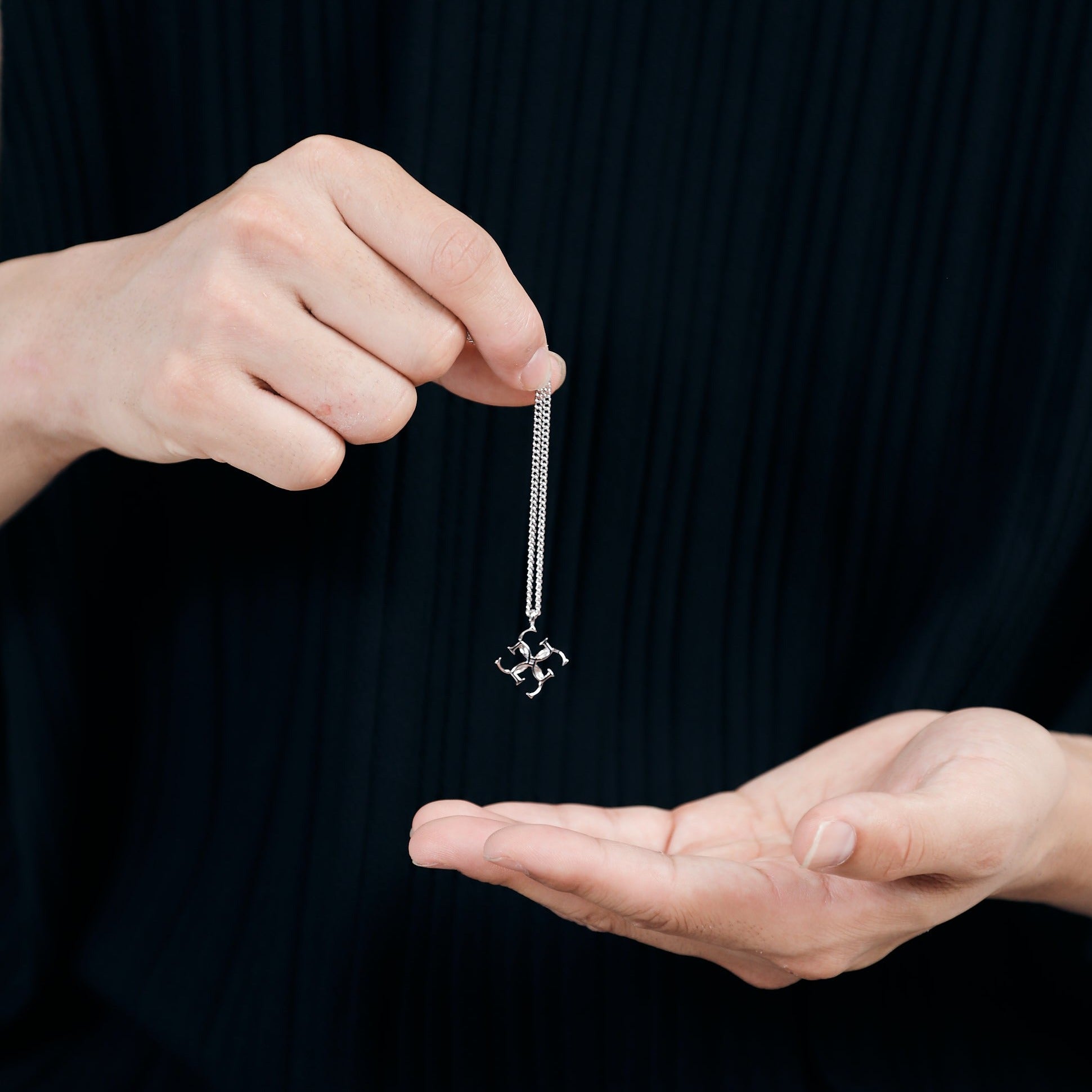 Cross logo necklace – GRAiL