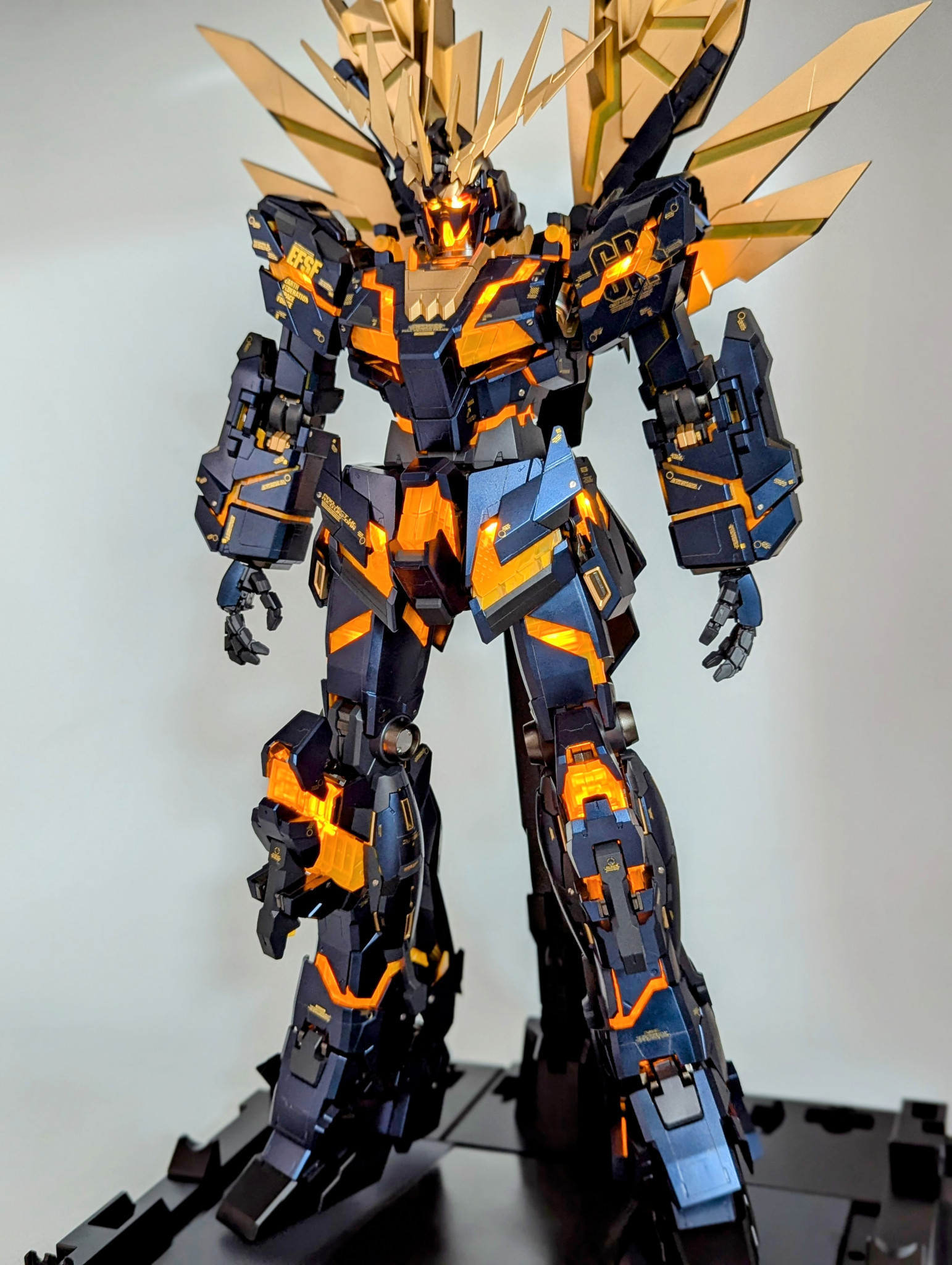 PGユニコーンガンダムバンシィ 全塗装｜kenshira0123さんのガンプラ