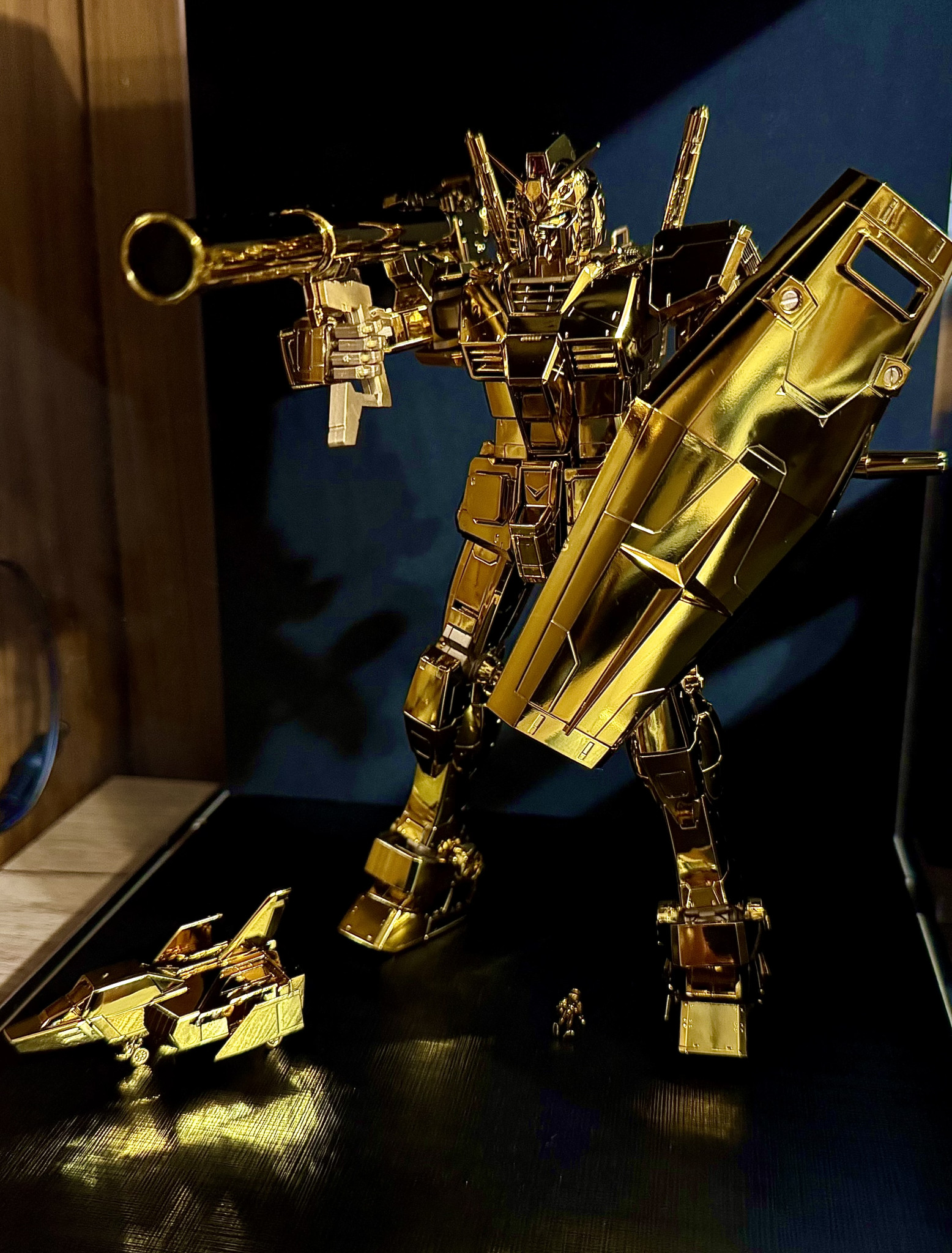 RX-78-2 ガンダム Ver.3.0 [ゴールドコーティング]｜ルシプラ (撮影