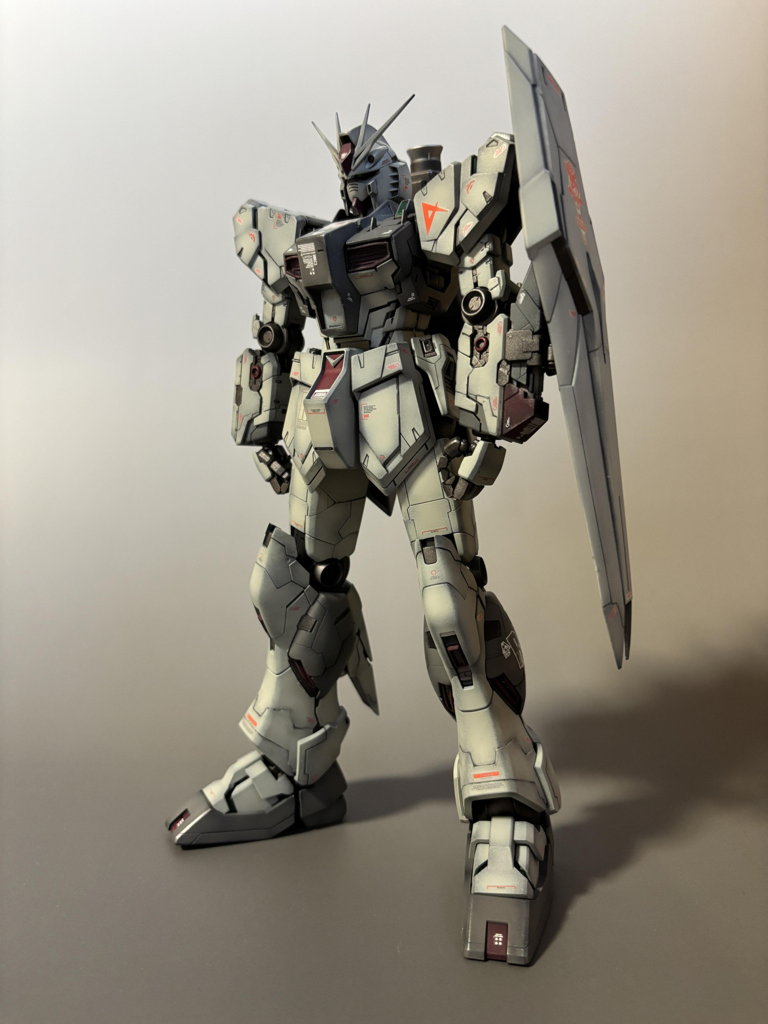 MG 1/100 RX-93 νGUNDAM（ニューガンダム）Ver.Ka｜kiyoさんのガンプラ