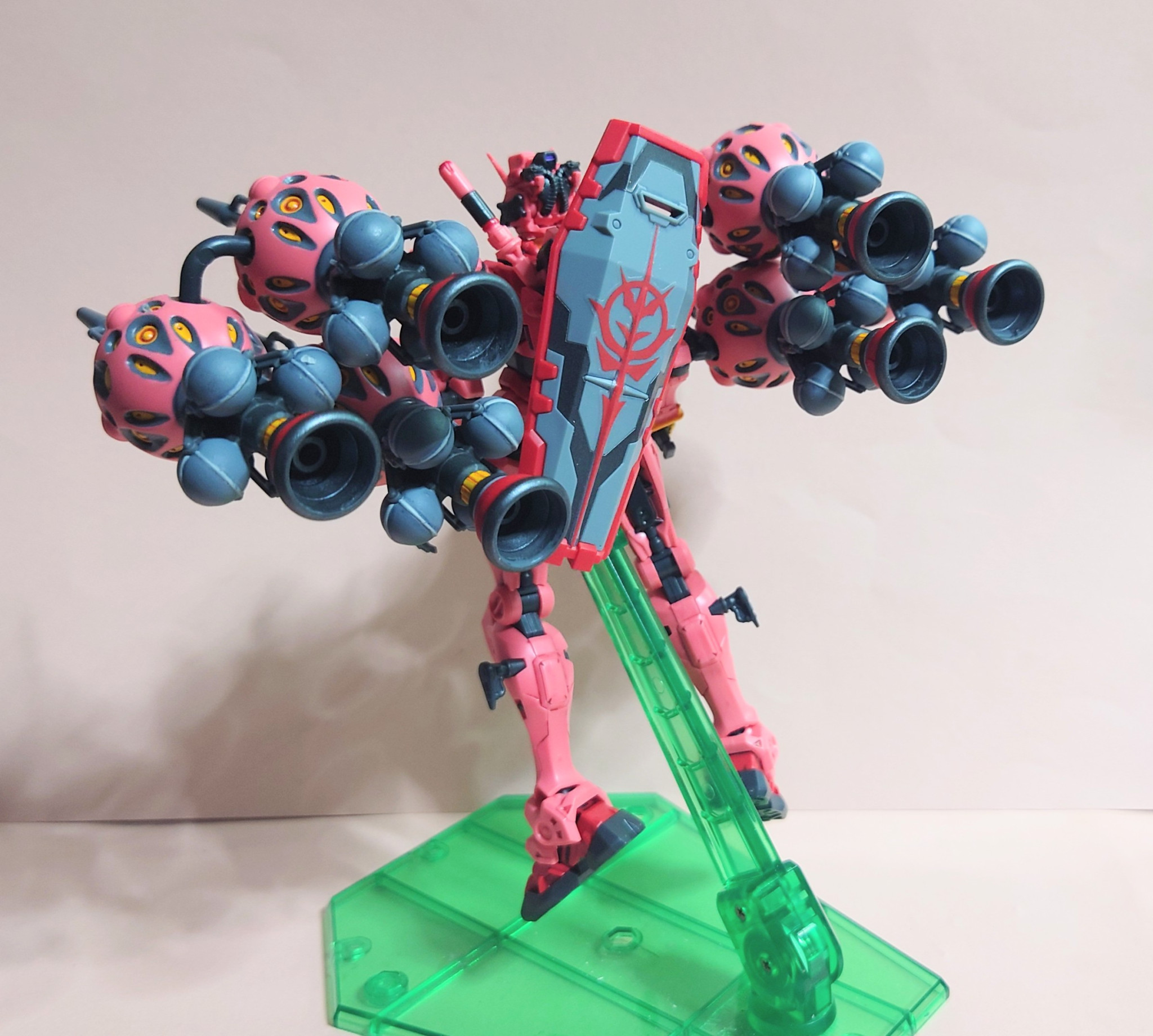 HG赤いガンダム(ビット6機装備)｜@tanigawa152さんのガンプラ作品